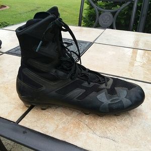 UNDER ARMOUR Black High Top Cleats